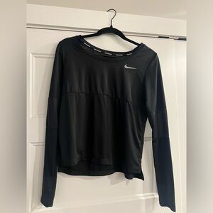 Nike top size M